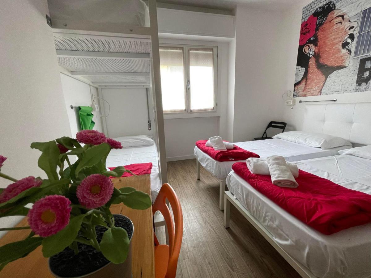 Lake Garda Hostel Сало Екстер'єр фото