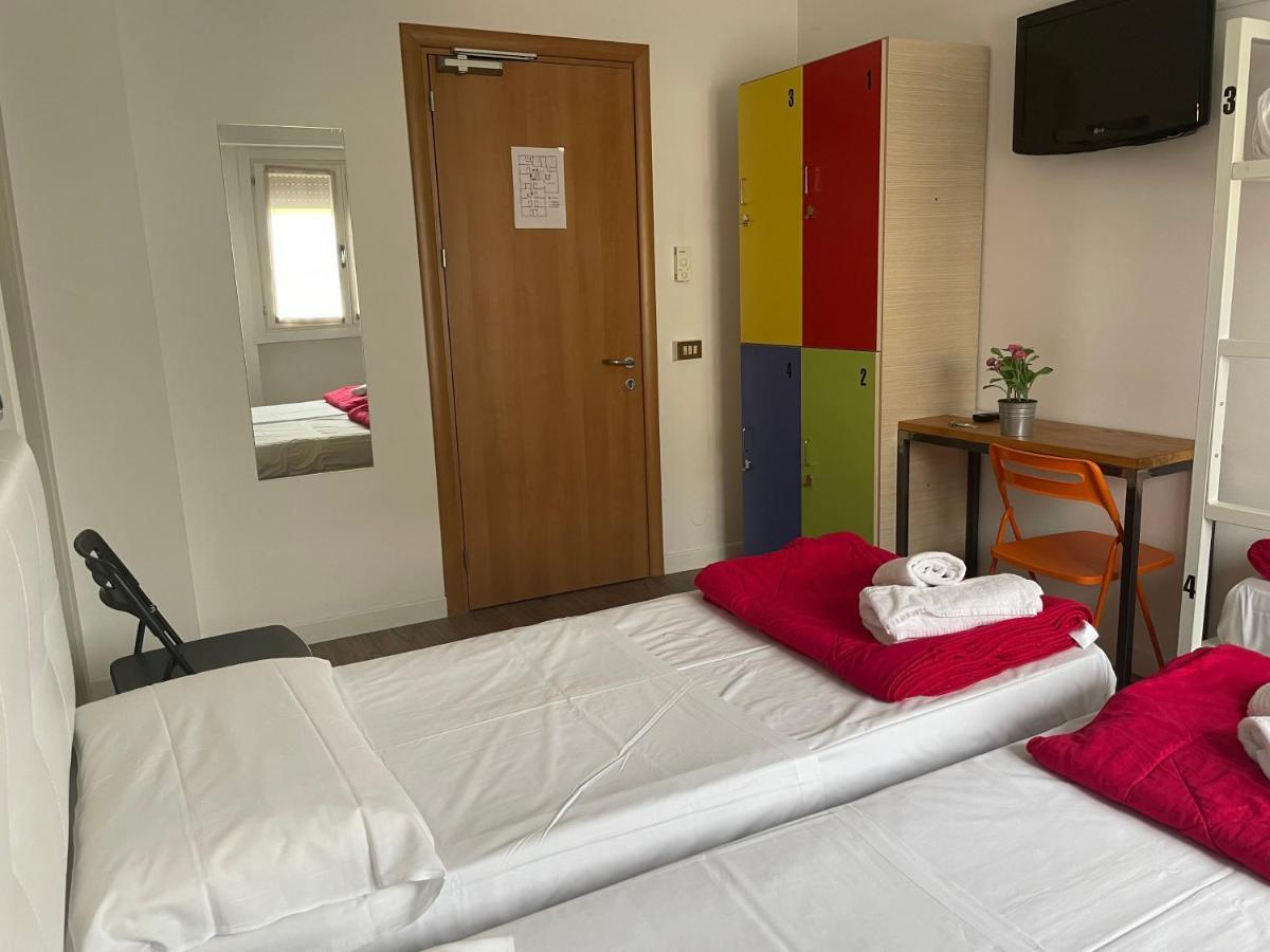 Lake Garda Hostel Сало Екстер'єр фото