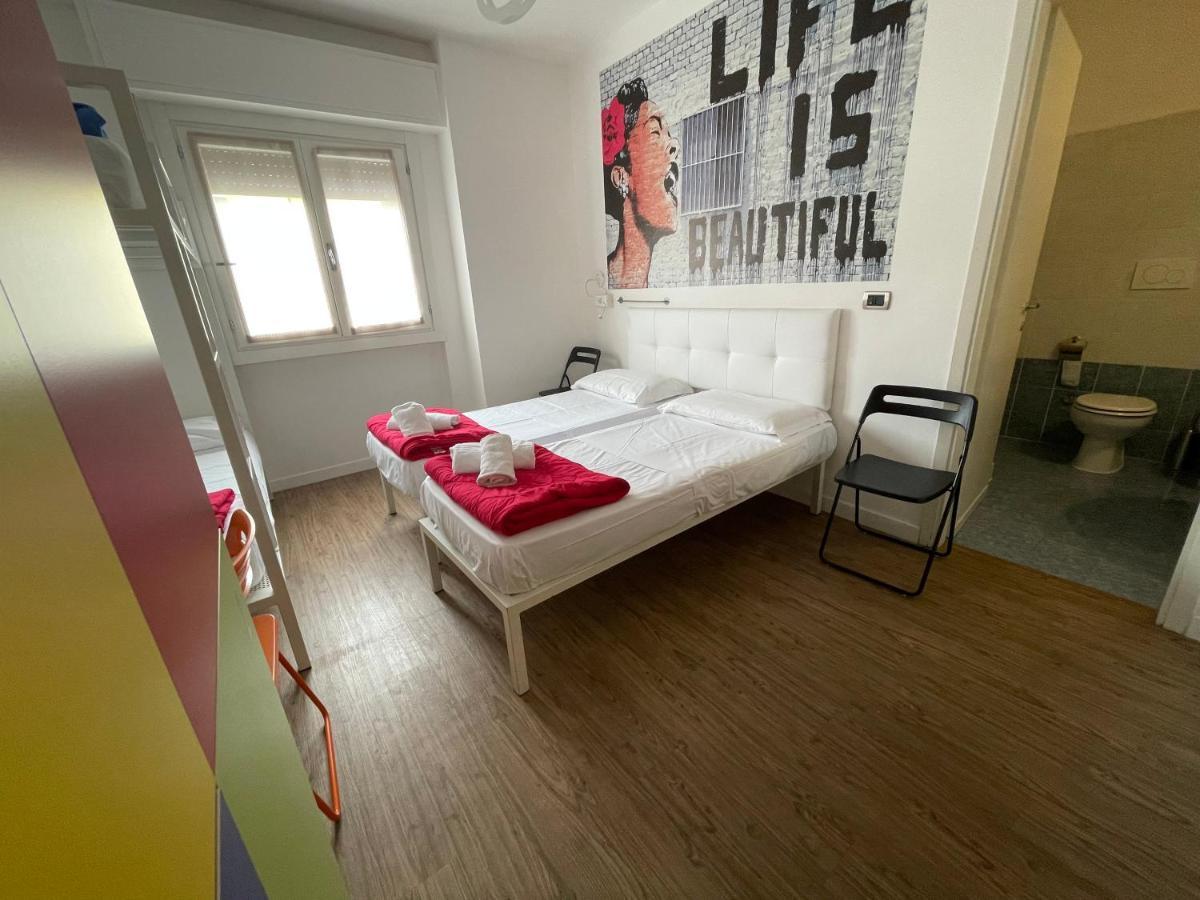 Lake Garda Hostel Сало Екстер'єр фото