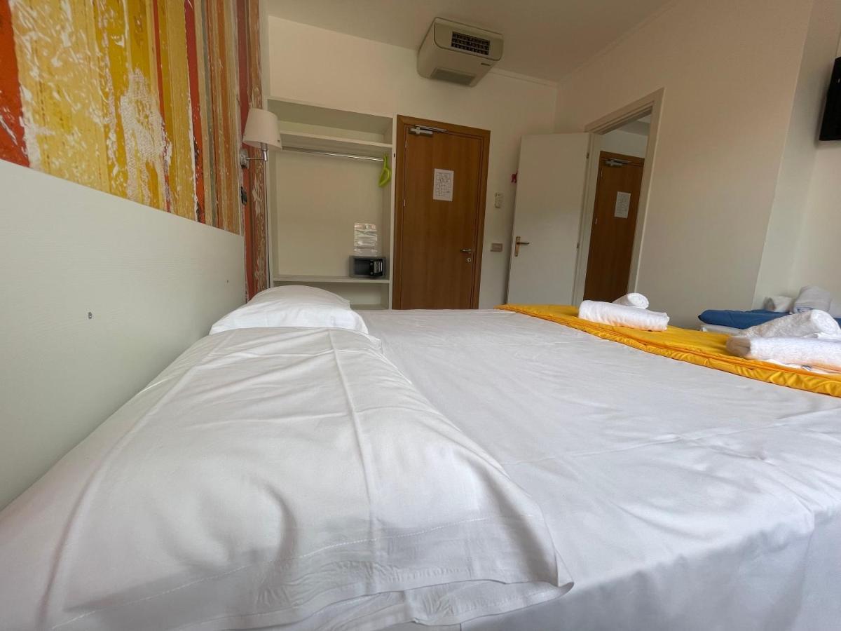 Lake Garda Hostel Сало Екстер'єр фото