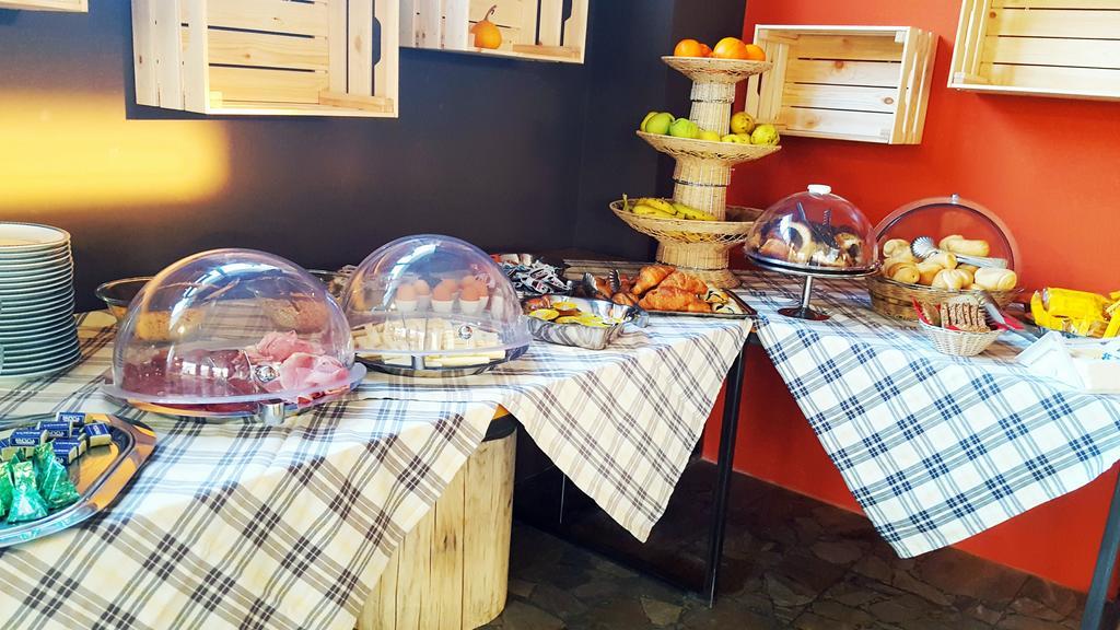Lake Garda Hostel Сало Екстер'єр фото
