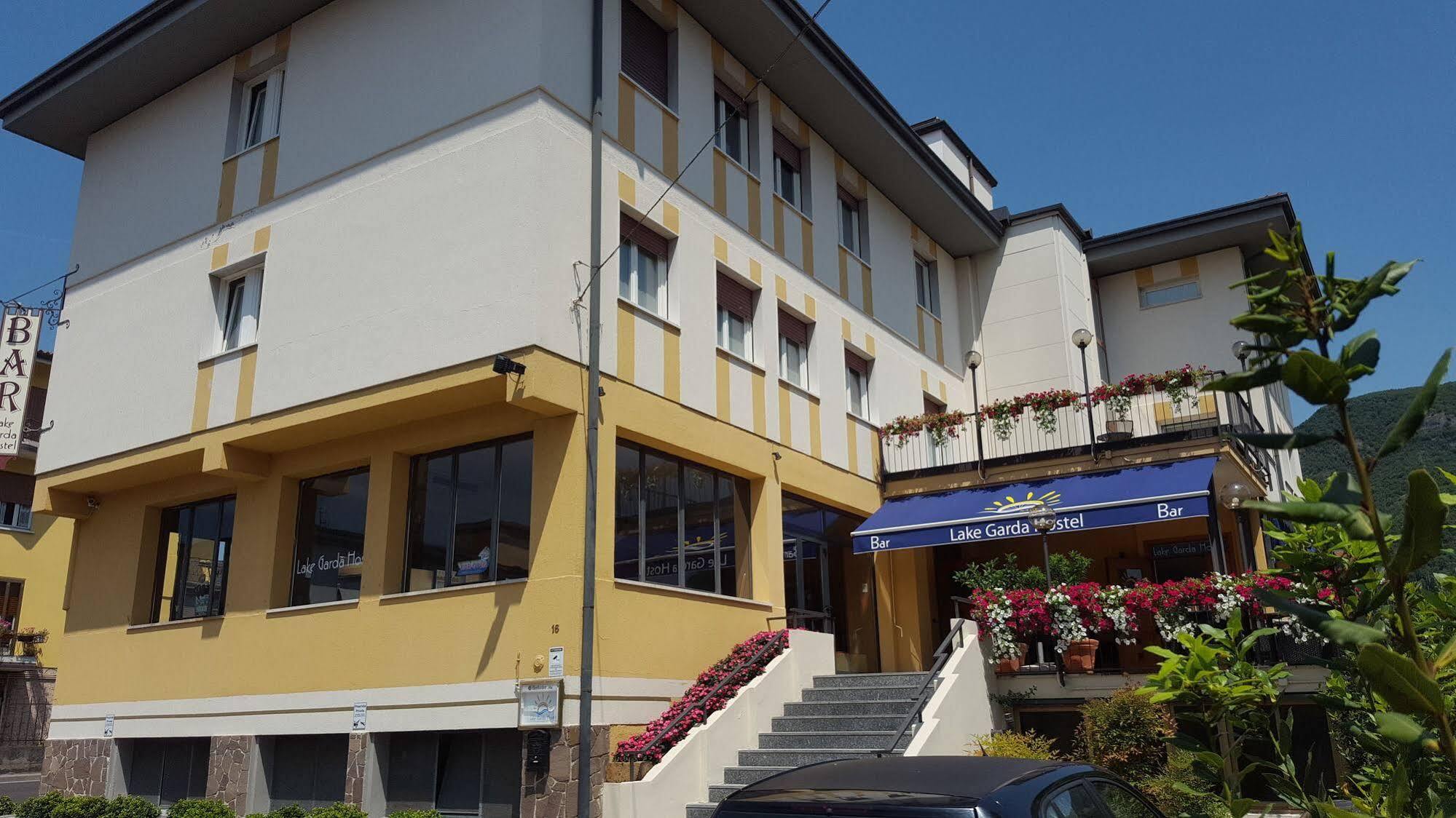 Lake Garda Hostel Сало Екстер'єр фото