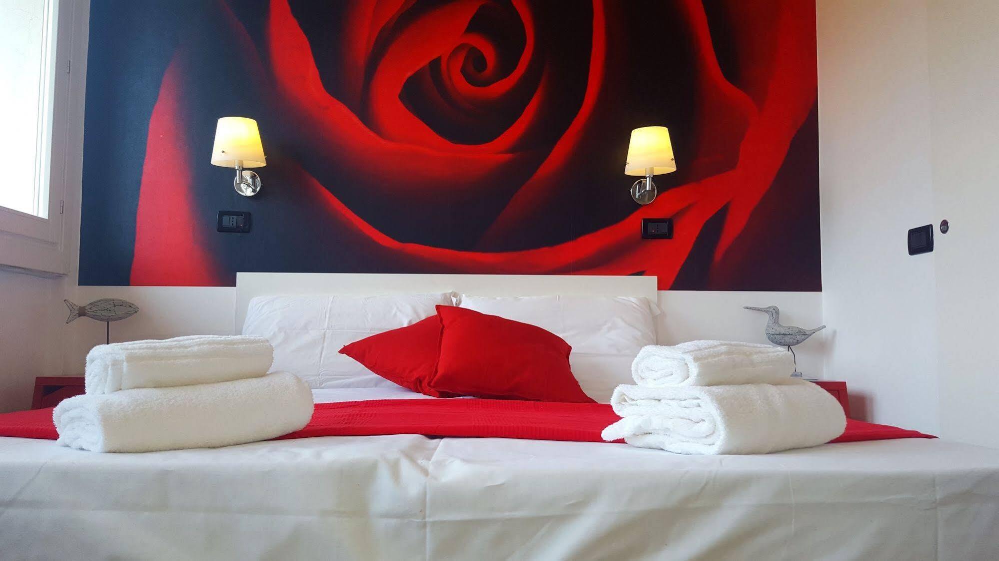 Lake Garda Hostel Сало Екстер'єр фото