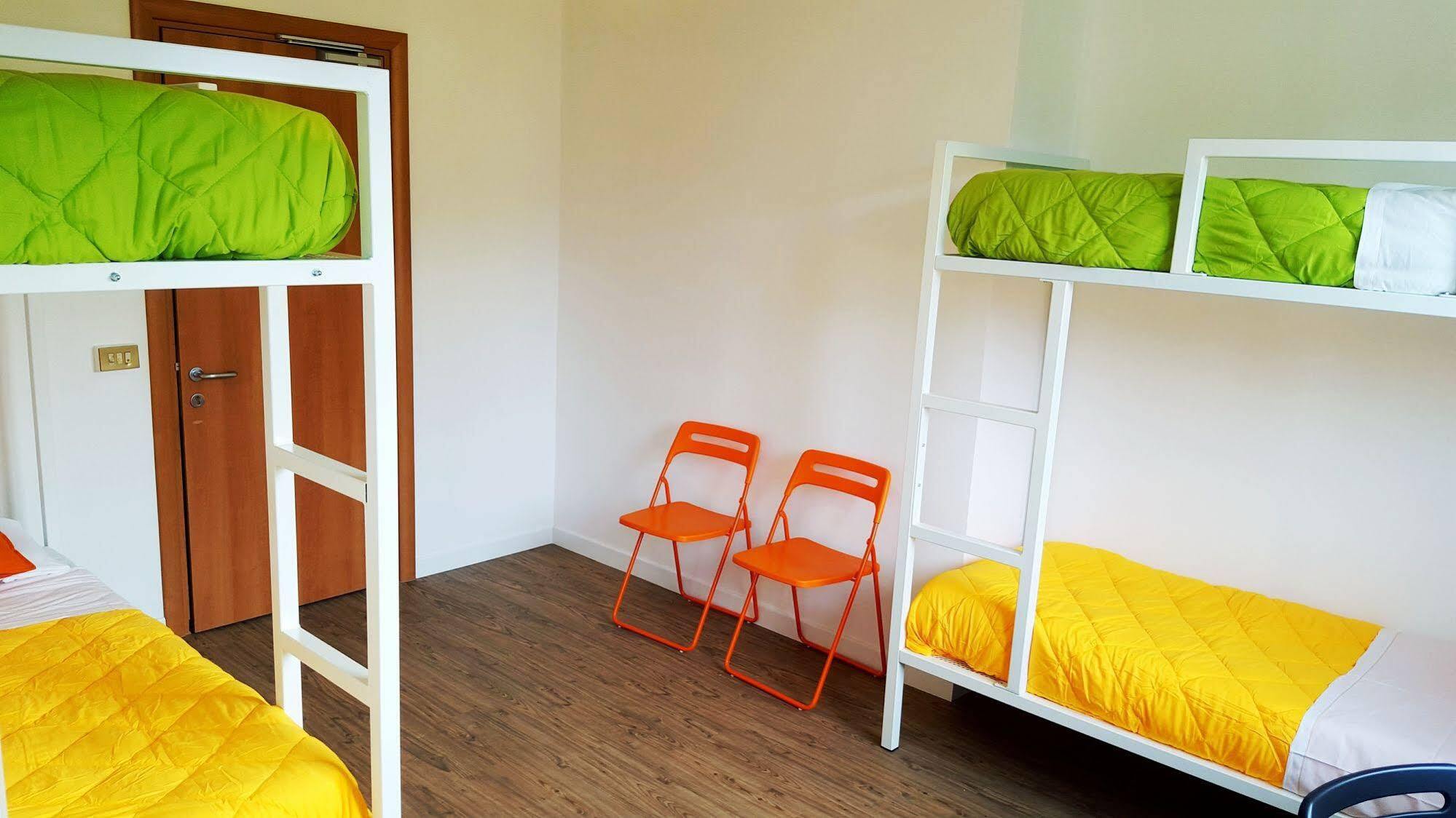 Lake Garda Hostel Сало Екстер'єр фото