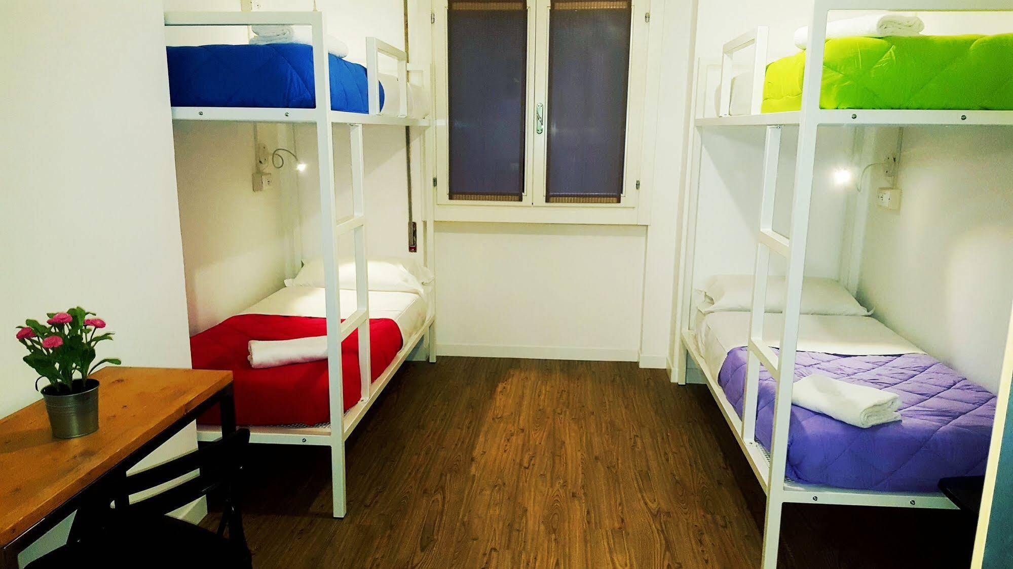 Lake Garda Hostel Сало Екстер'єр фото