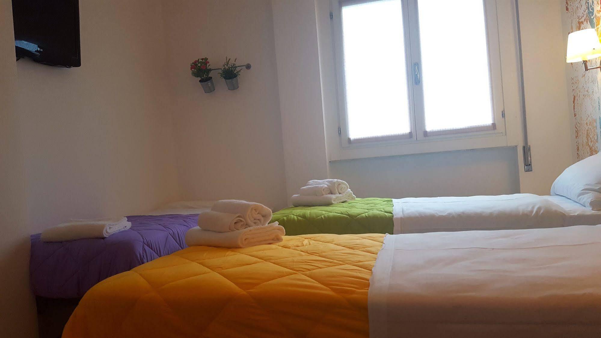 Lake Garda Hostel Сало Екстер'єр фото