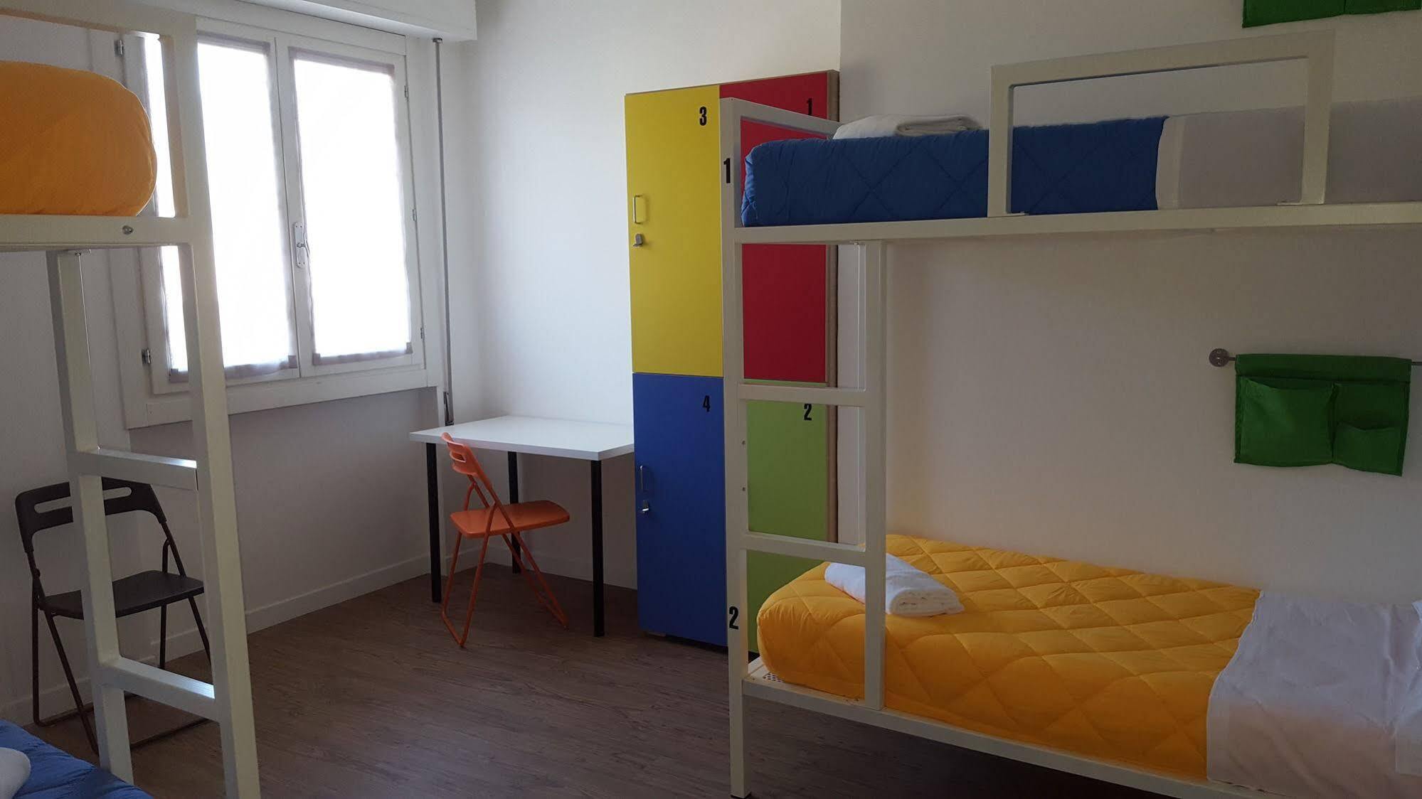 Lake Garda Hostel Сало Екстер'єр фото